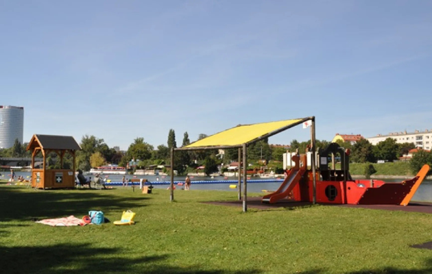 Ausflug Schwimmbad Angelibad Alte Donau Wien
