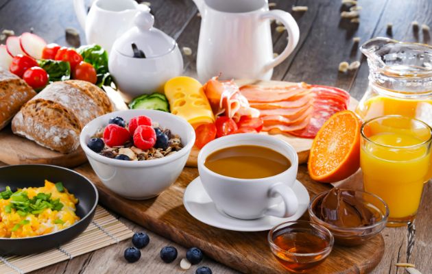 Cafe Restaurant Fruehstueck fuer Fruehaufsteher Buffet