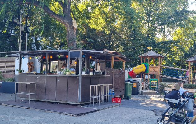 Karlsplatz mit Baby Babymamas Wien 1